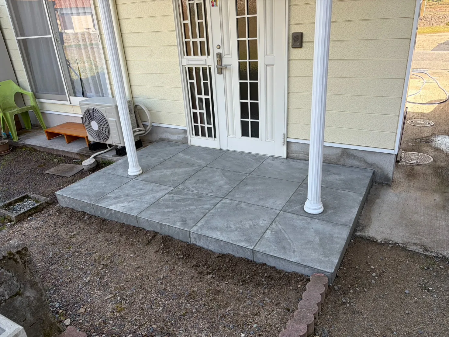 ローラーストーンで玄関ポーチを再生|地震被害の補修工事 完成
