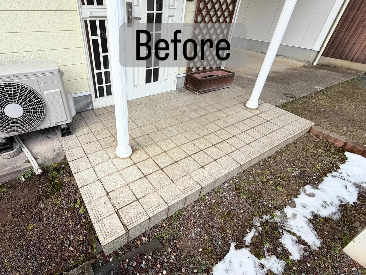 地震の影響で玄関ポーチのタイルが割れてしまったとのことで、ご...